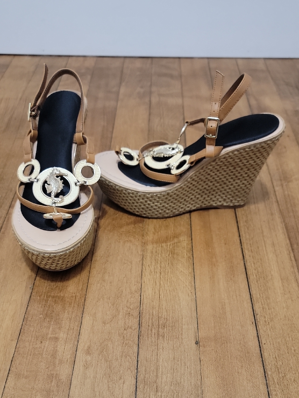 Tan & Gold Seahorse Accent with Woven Wedge Sandals Sz 6